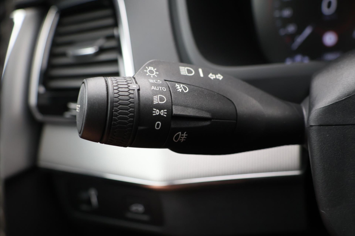 Volvo XC90 2.0 B6 220kW R-Design CZ Aut.