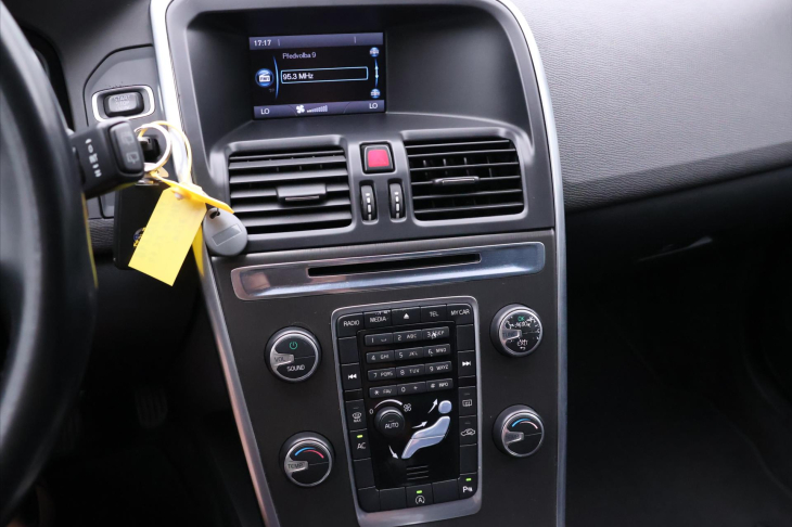 Volvo XC60 2,0 D3 100kW Serv.Kniha