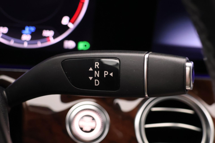 Mercedes-Benz Třídy E 2,0 220d 143kW 4Matic Aut. LED
