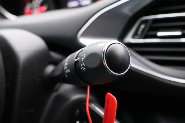 Peugeot 308 1,2 96kW GT-Line LED tažné Klima