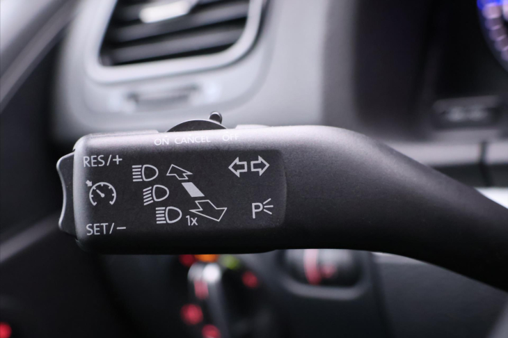 Volkswagen Scirocco 2,0 TSI 195kW R Serv.kniha