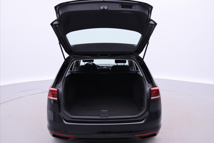 Volkswagen Passat 2,0 TDI 140kW DSG Business LED