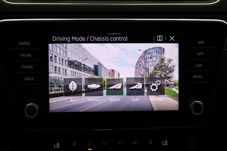 Škoda Superb 2,0 TDI 147kW L&K LED DSG CZ