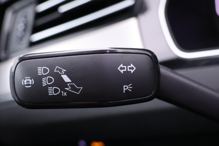 Volkswagen Passat 1,6 TDI DSG Virtual 1.Maj. DPH