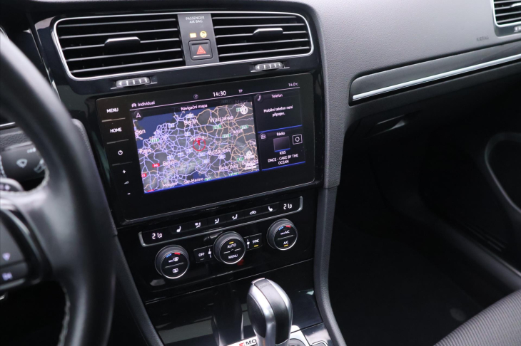 Volkswagen Golf 2,0 TSI R 228kW 4M DSG Virtual