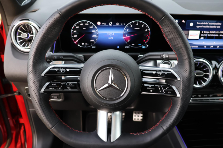 Mercedes-Benz GLB 2,0 220 4Matic AMG Premium