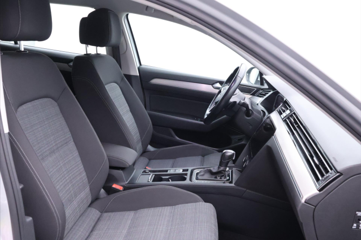 Volkswagen Passat 1,6 TDI DSG Virtual 1.Maj. DPH