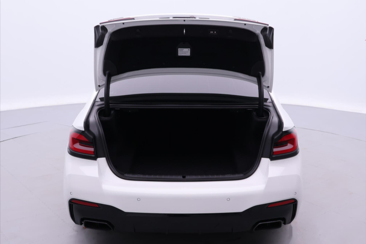 BMW Řada 5 4,4 M550i xDrive 390kW