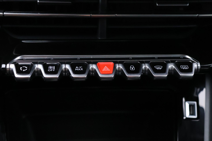 Peugeot 208 e-Allure 100kW DPH Elektro