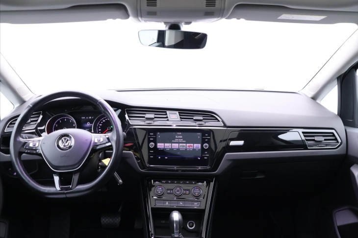 Volkswagen Touran 1,8 TSI DSG R-line LED Panorama