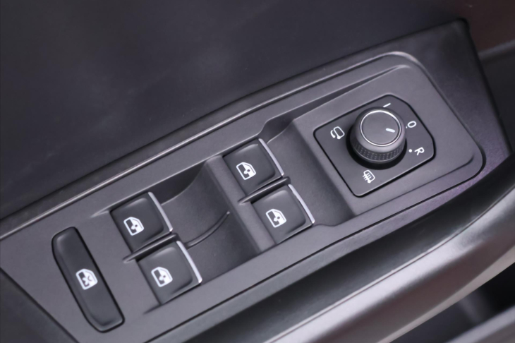 Volkswagen T-Roc 1,5 TSI DSG Design LED Tažné