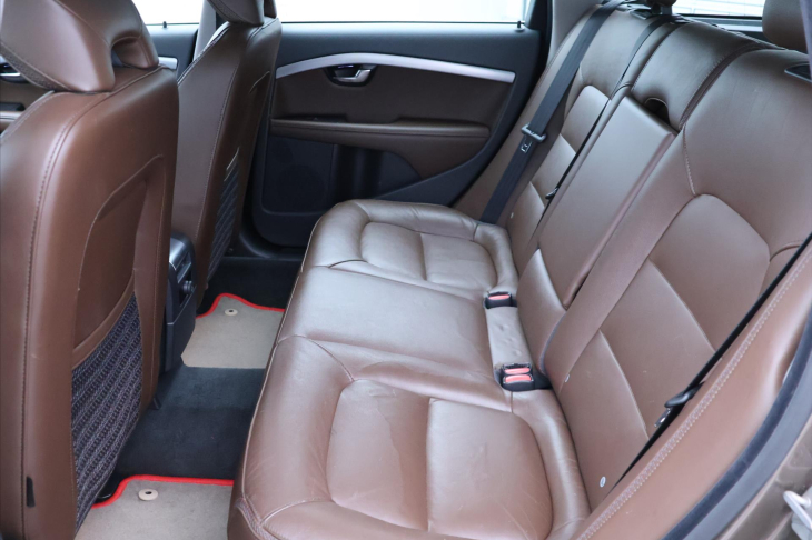 Volvo XC70 2,4 D4 133kW Aut. AWD Summum