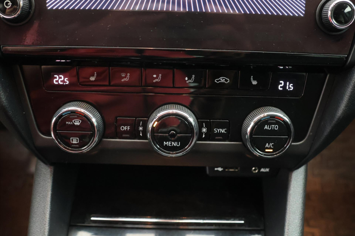 Škoda Octavia 1.6 TDI CZ Style Kessy LED DPH