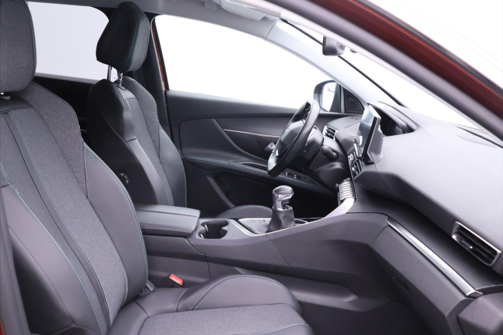 Peugeot 5008 1,5 HDI 96kW Allure 7-Míst DPH