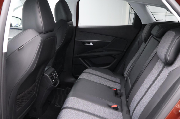 Peugeot 3008 1,5 Blue HDi 96kW Allure CZ