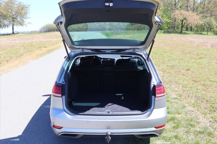 Volkswagen Golf 1,6 TDI LED DPH 1.Maj. Tažné