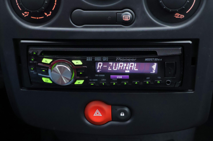 Renault Clio 1,2 i CZ 1.Majitel 9'250km