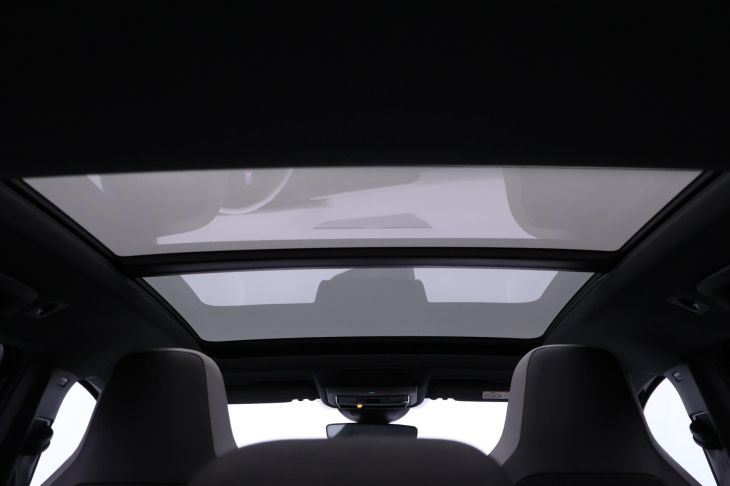 Volkswagen Golf 2,0 TDI DSG R-line Virtual DPH