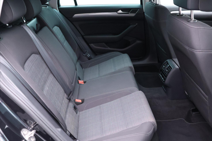 Volkswagen Passat 2,0 TDI 147kW DSG Matrix DPH