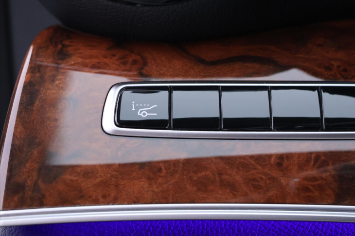 Mercedes-Benz Třídy E 2,0 220d 143kW 4Matic Aut. LED