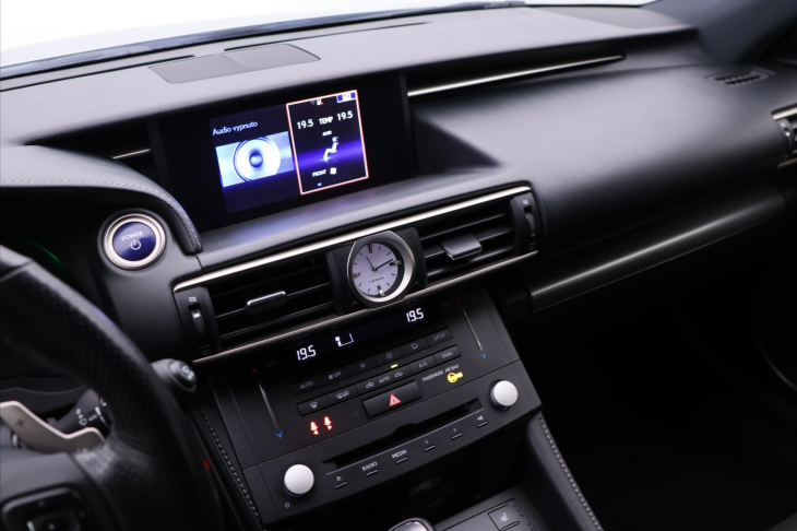 Lexus RC 300h 2,5 133kW F-Sport Navi CZ