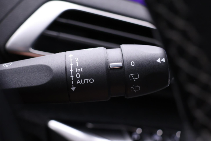 Peugeot 5008 1,2 PT 96kW CZ Allure 7-Míst