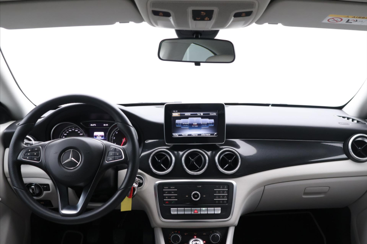 Mercedes-Benz CLA 1,6 180 90kW Entry Kůže Navi