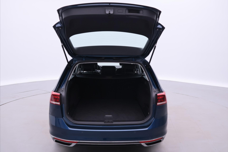 Volkswagen Passat 2,0 TDI 110 kW Elegance DSG DPH CZ