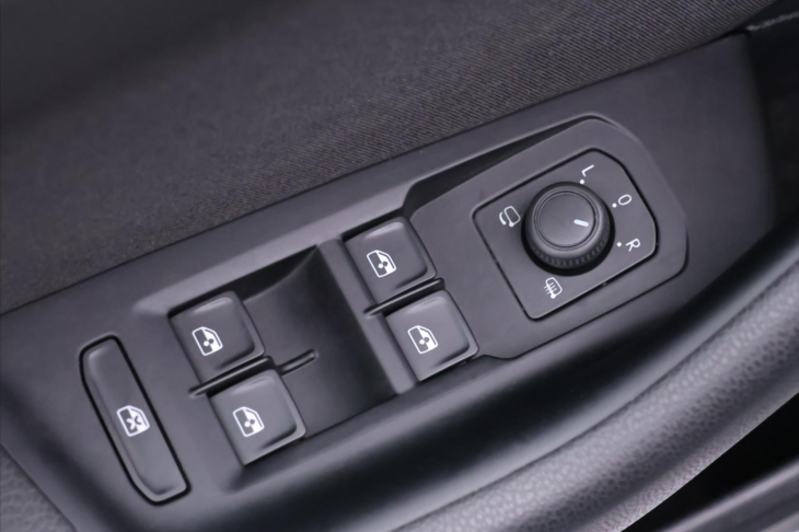 Volkswagen Passat 2,0 TDI 110kW DSG LED ACC Pano