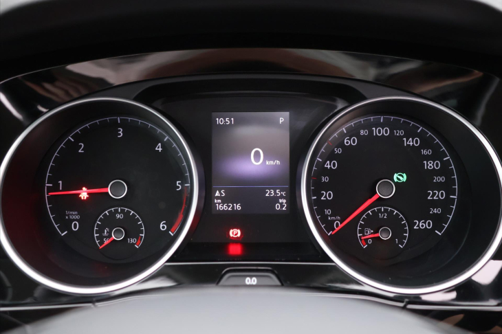 Volkswagen Touran 1,6 TDI DSG Panorama LED 1.Maj