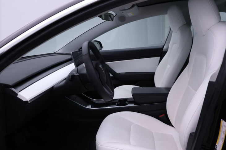 Tesla Model 3 Long Range AWD tažné DPH