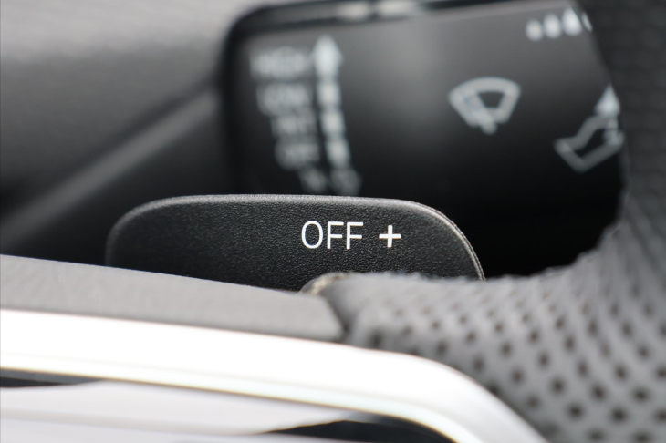 Volkswagen Golf 2,0 TDI DSG R-line Virtual DPH