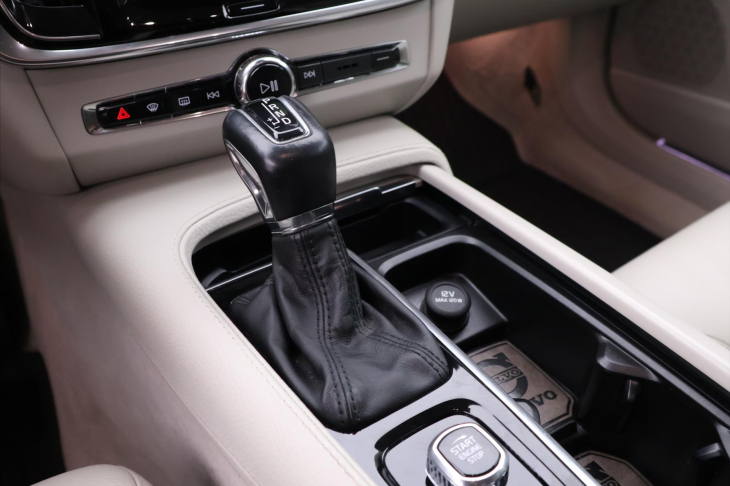 Volvo V90 2,0 D4 140kW Drive-E Momentum Aut.