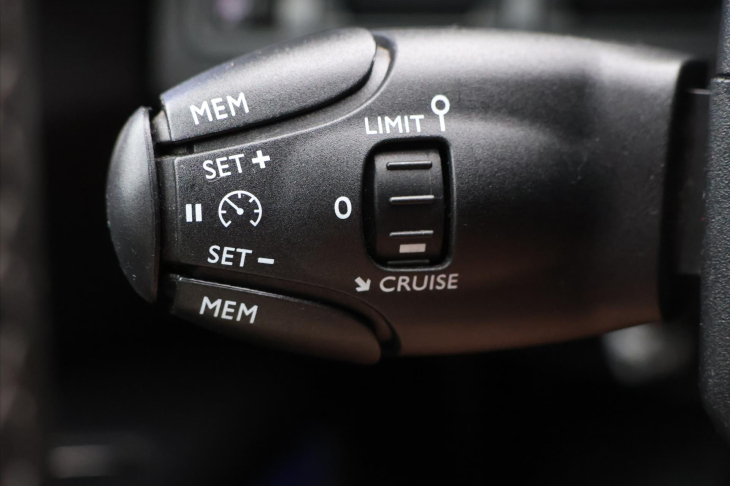 Peugeot 3008 1,2 PT 96kW CZ Allure 1Maj DPH