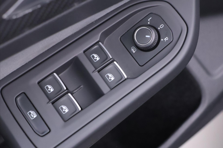 Volkswagen Golf 2,0 TDI DSG R-line Virtual DPH