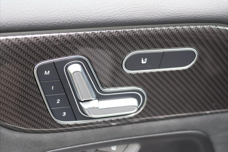 Mercedes-Benz GLB 2,0 220 4MATIC AMG Premium Plus