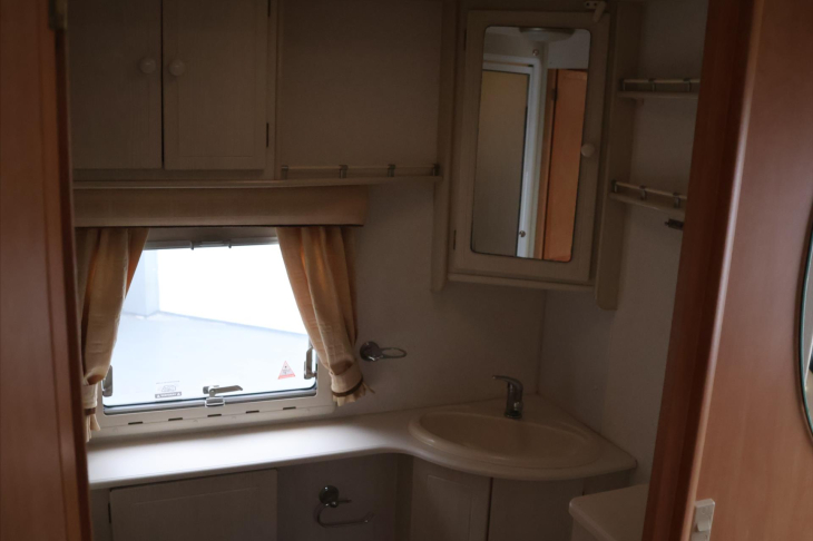 Coachmen Ostatní Caravan VIP 460/2 obytný přívěs