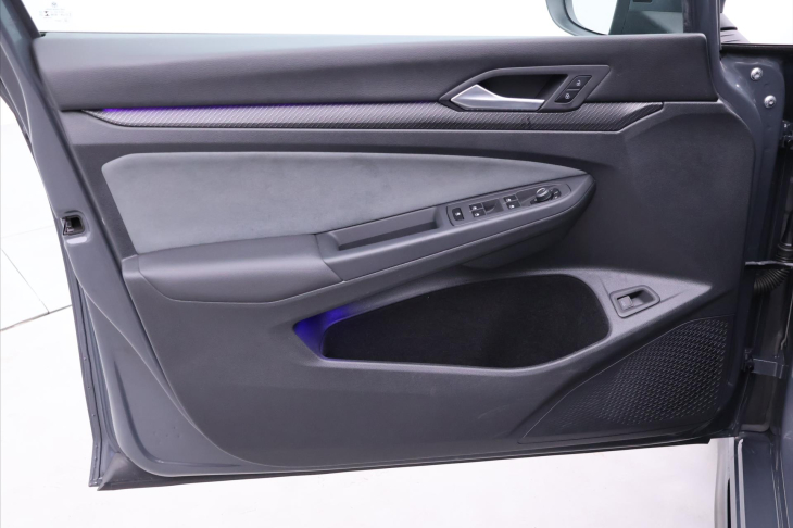 Volkswagen Golf 2,0 TDI R-line DSG Virtual DPH