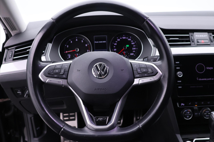 Volkswagen Passat 1,5 TSI 110kW DSG R-Line