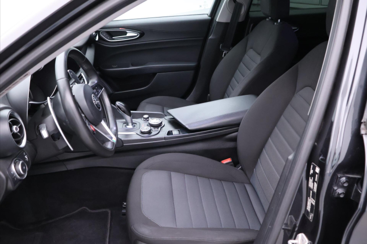 Alfa Romeo Giulia 2,1 JTD 110kW Aut. Navi Xenon