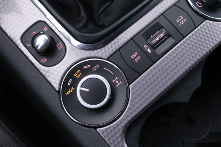 Volkswagen Touareg 3,0 TDi 176kW CZ 4M Serv.kniha