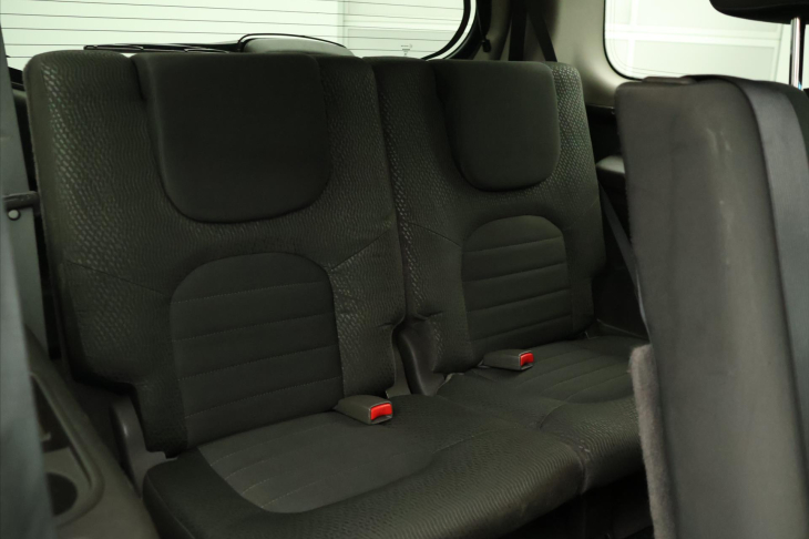Nissan Pathfinder 2,5 dCi 140kW 4x4 7-Míst Tažné