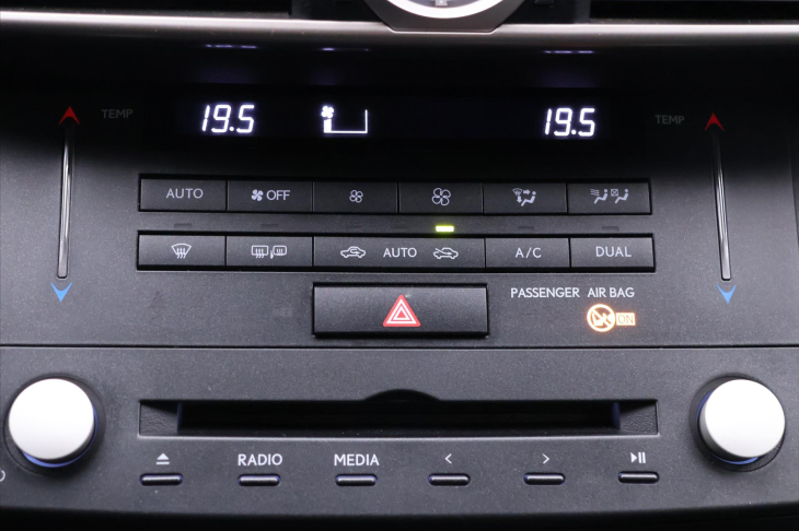 Lexus RC 300h 2,5 133kW F-Sport Navi CZ