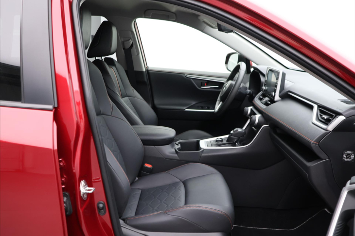 Toyota RAV4 2,5 Hybrid 131kW Adventure 4WD CZ