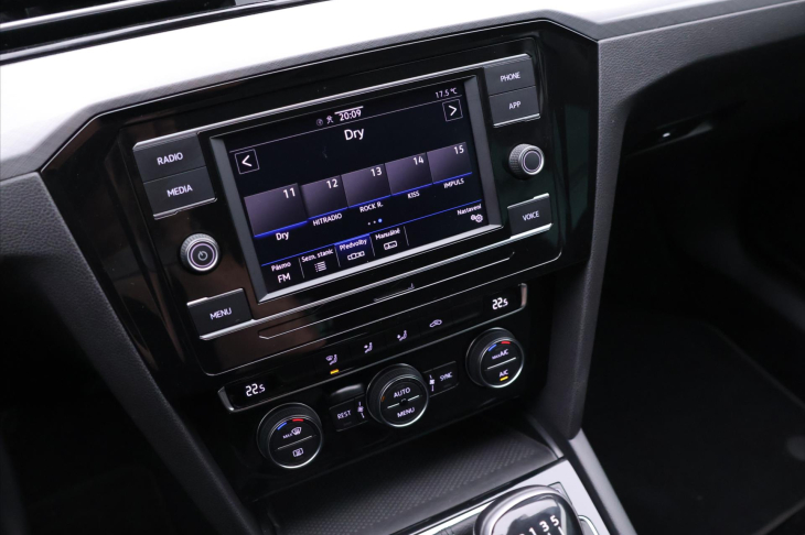 Volkswagen Passat 1,5 TSI 110kW CZ Business LED