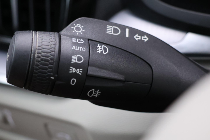 Volvo V60 2,0 D3 110kW Drive-E Momentum CZ
