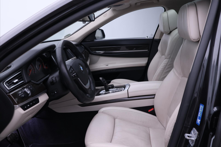 BMW Řada 7 3,0 190kW Xdrive ALU Kůže Šíbr
