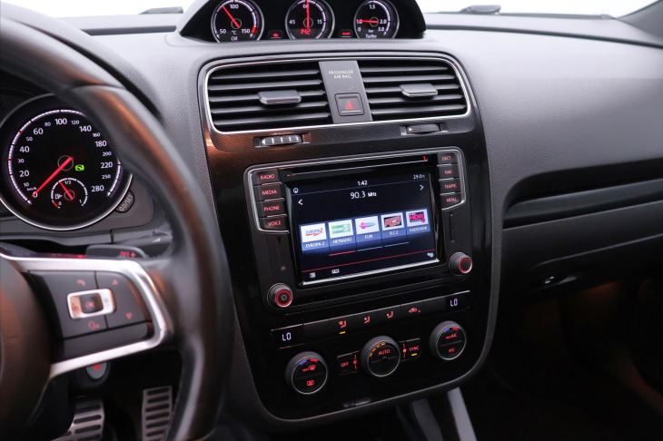 Volkswagen Scirocco 2,0 TDI 110kW DSG R-Line Xenon