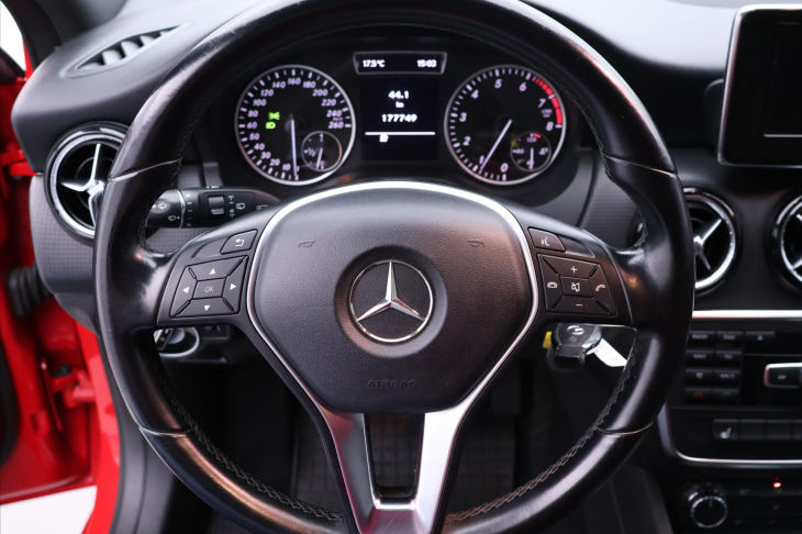 Mercedes-Benz Třídy A 1,6 180 90kW Style Navi Kůže
