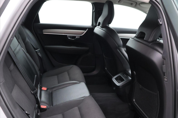 Volvo V90 2,0 D 145 kW Momentum Automat